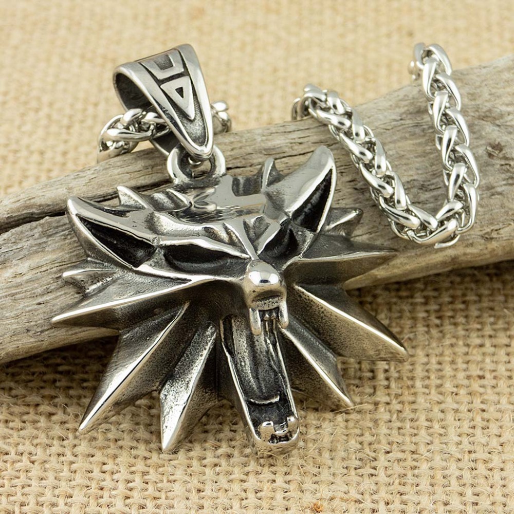 Wildman Hunting & Outdoor Reviews - Collana con ciondolo testa di lupo